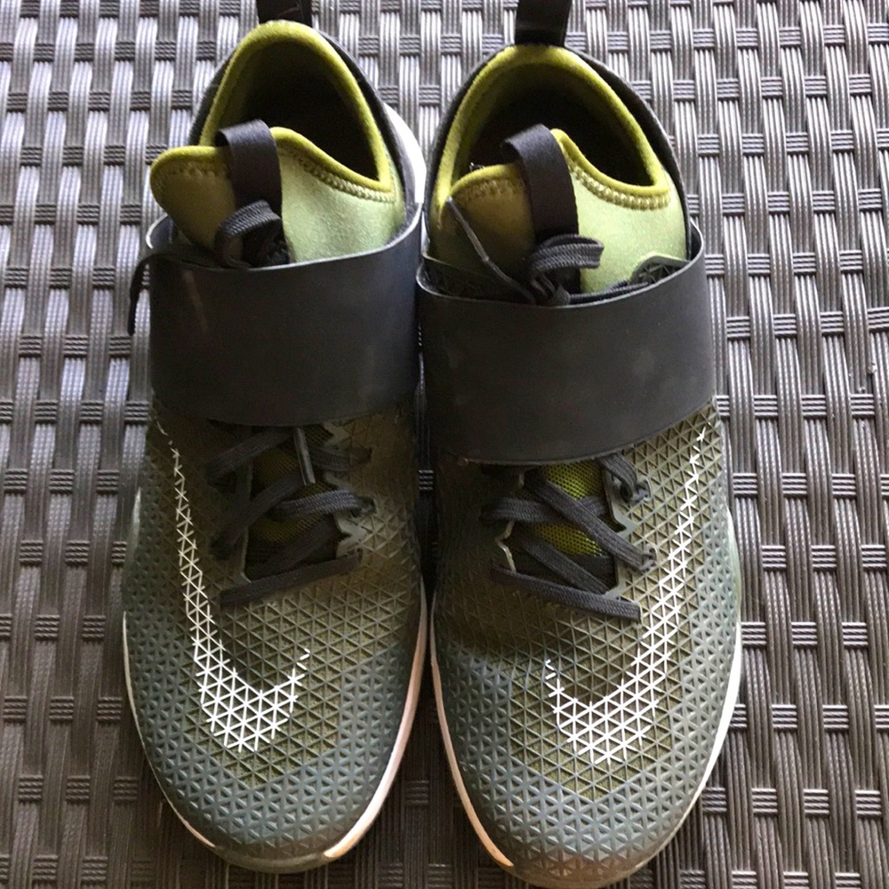 Nike size 8 army green